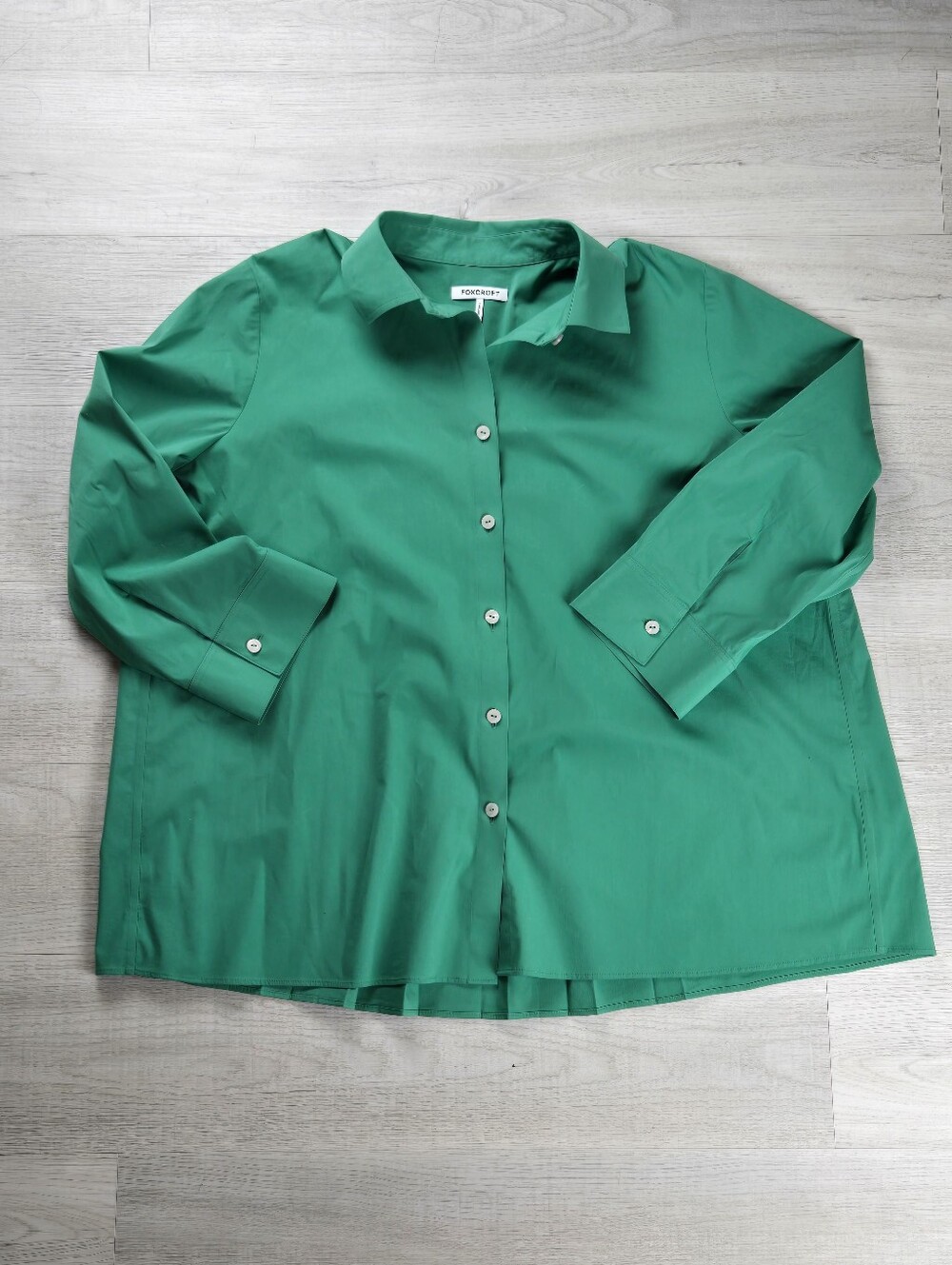 Foxcroft Pleated Back Button Down Shirt Medium Kelly Green Stretch Swing Blouse